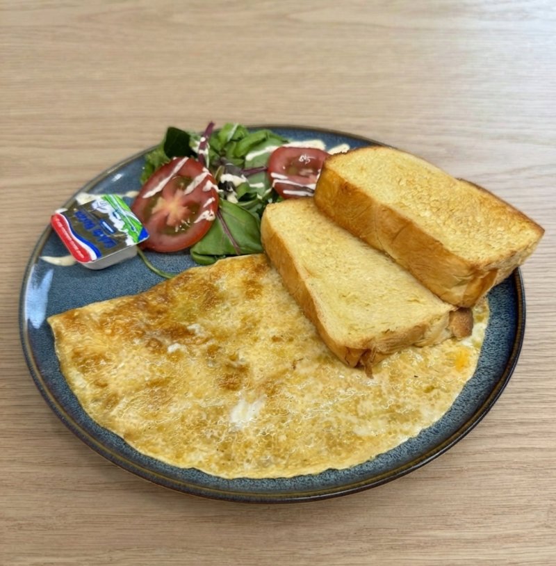 Plain Omlet - Extra toppings: kaas, spek of tomaat